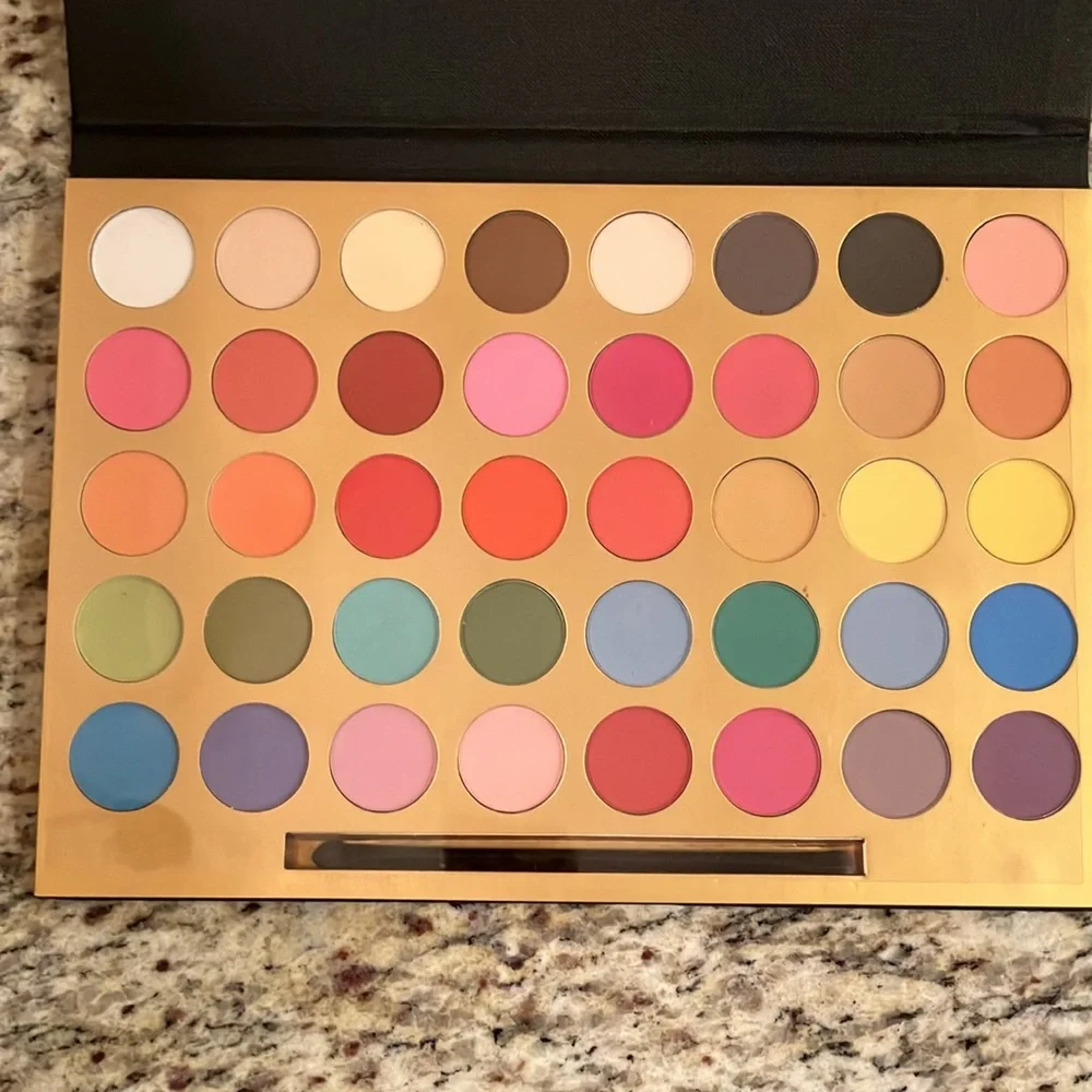 BeDenno 40 Color Eyeshadow Palette Vibrant & Neutral Mix Matte Shimmer Mirror